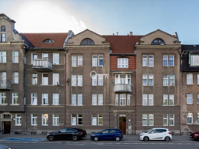 Urokliwe 56 m2 w kamienicy z wysokimi sufitami