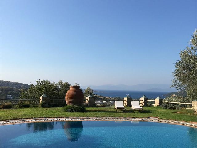 Urokliwe kamienne domy z widokiem na morze w Bodrum