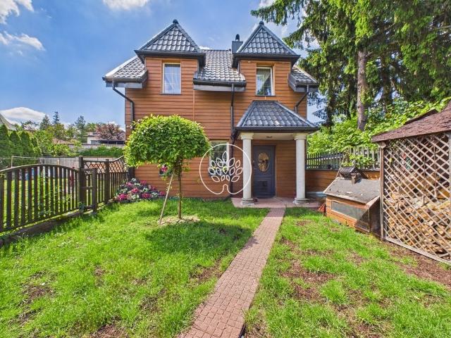 Urokliwy dom 100 m² z kominkiem i ogrodem w Piastowie