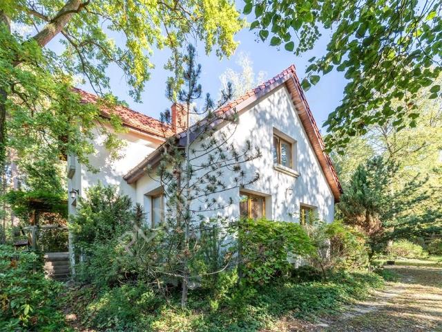 Urokliwy dom 207 m2 z dużym ogrodem i garażem w Milanówku