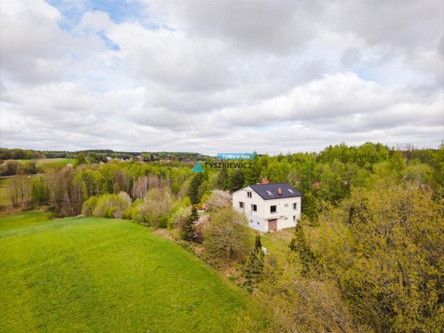 Urokliwy dom 219m2 w Kobysewie z widokiem na naturę