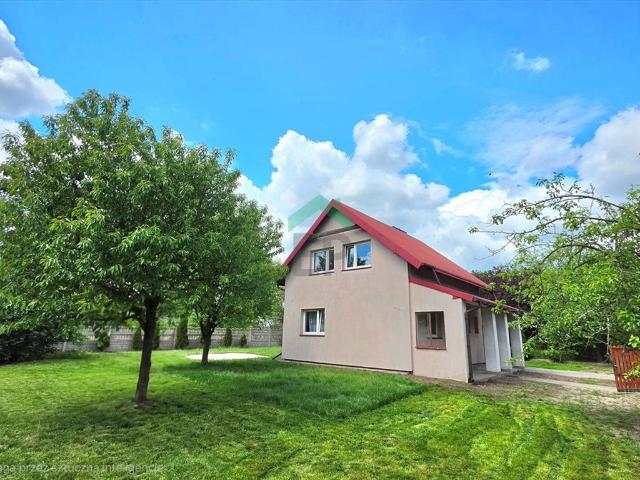 Urokliwy dom 80m2 z dużą działką w spokojnej okolicy