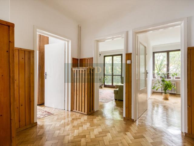 Urokliwy dom bliźniak z potencjałem, 150 m od Jeziorka