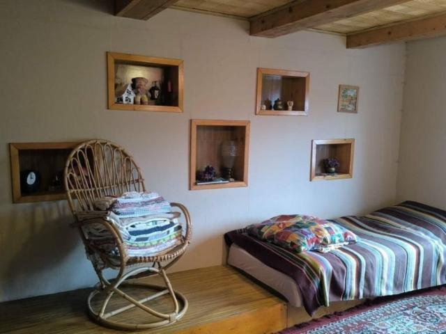 Urokliwy dom z bala w Kamesznicy – 90 m², kominek!