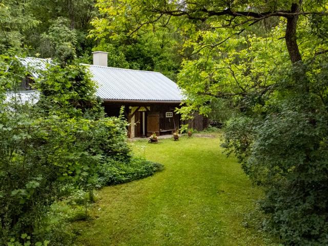 Urokliwy dom z bali 116 m² z ogrodem 53 arów