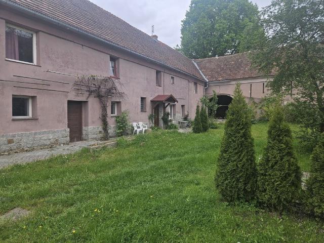 Urokliwy dom z potencjałem i dużą stodołą 600 m2