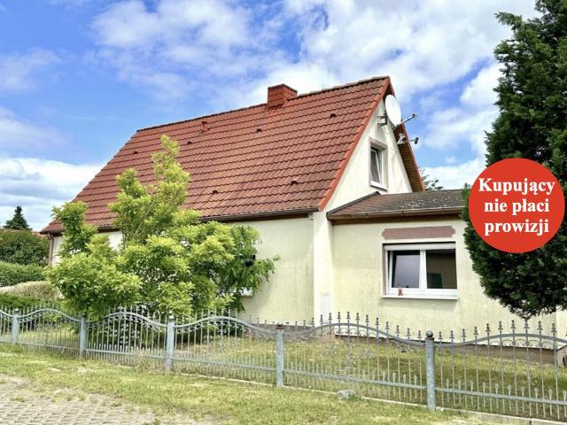 Urokliwy dom z dużą działką i warsztatem polecam