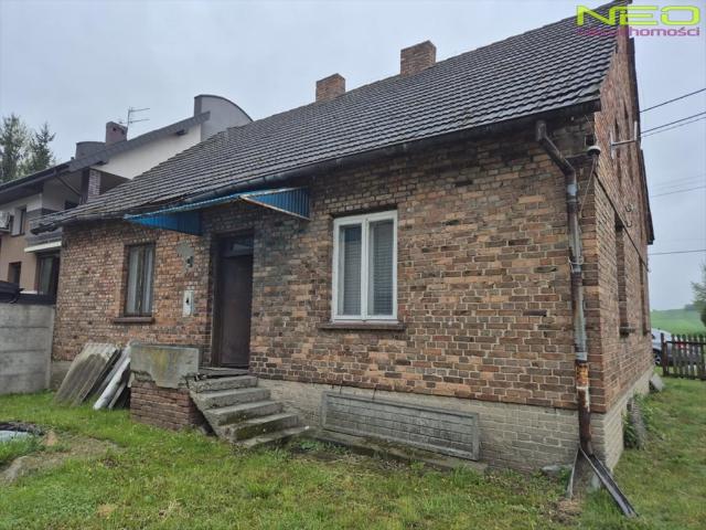 Urokliwy dom z dużą działką i budynkiem gospodarczym
