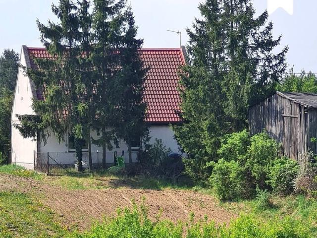 Urokliwy dom z dużą działką i potencjałem, 75 m2