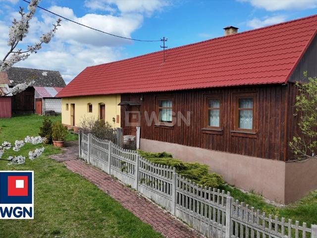 Urokliwy dom z dużą stodołą i garażami w Górze Włodowskiej