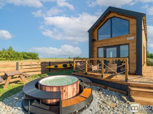 Urokliwy dom z jacuzzi i potencjałem inwestycyjnym