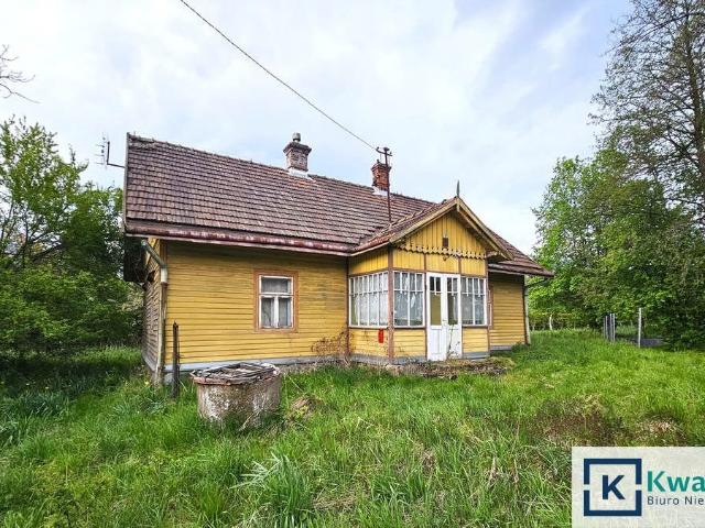Urokliwy dom z potokiem, 84 m², do remontu, Potok