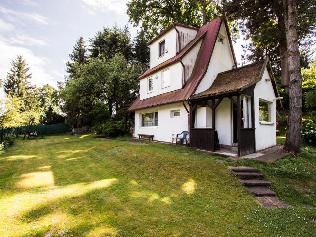 Urokliwy domek nad jeziorem z kominkiem i własną wędzarnią