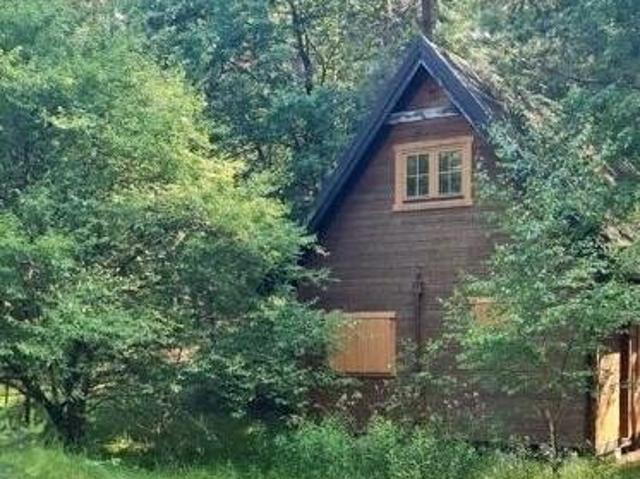 Urokliwy drewniany dom 30 m² z działką 1463 m² w Przesławicach