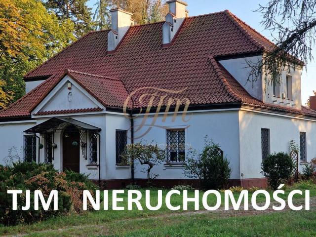 Urokliwy dworek 319 m² z parkiem i tarasem w Jadwisinie