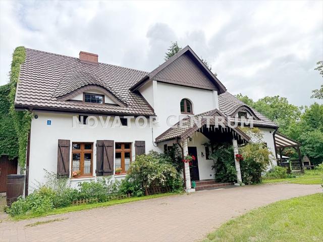 Do sprzedania urokliwy dworek z 1914 r. na dużej działce 11 000 m²