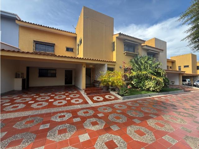 Urb. Loma Esmeralda, El Pedregal