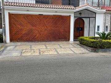 Urb Las Vias casa en buen estado pisos excelente ubicacin