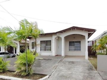 Urb. Montelimar La Chorrera Casa en Venta Remodelada