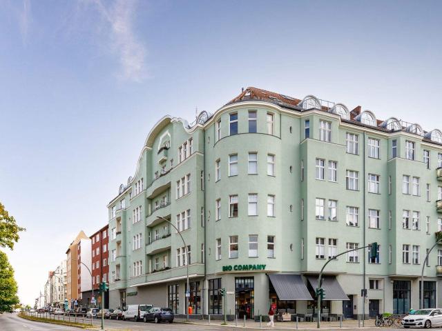 Urban Grandezza Herrschaftliche Altbauwohnung mit Einliegerbereich fußläufig zum Bayerischen Platz