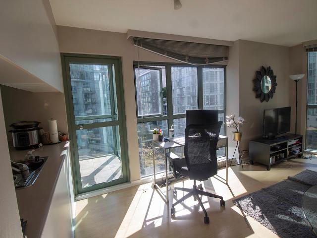 Urban Living at Davie St. Village, Parking, Swimming Pool