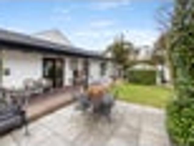 Urban Oasis in the Heart of Merivale