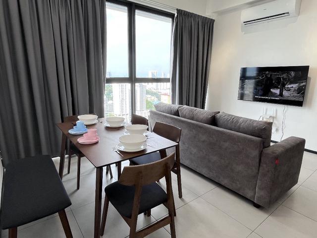 Urban Suite Brand New Unit Partially Furnish High Floor Rent