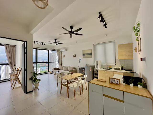 Urban Suites Furnished and Renovated 630sqft 2 Bedroom Homestay Airbnb