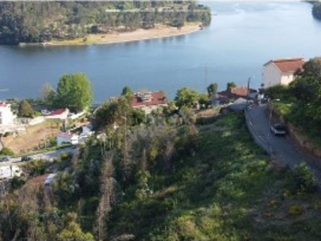 Urbano em Melres e Medas