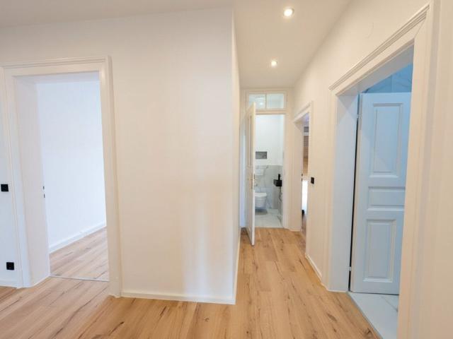 Urbaner Altbau Wohntraum: Sanierte 4 Zimmer Wohnung mit Balkon & Wintergarten in Eggenberg