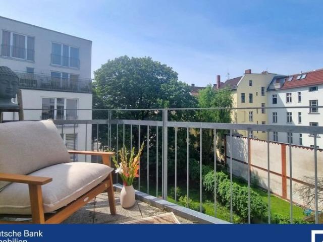 Urbanes Leben in ruhiger Lage: Modernes Apartment mit großer Südwest Terrasse im Weitlingkiez