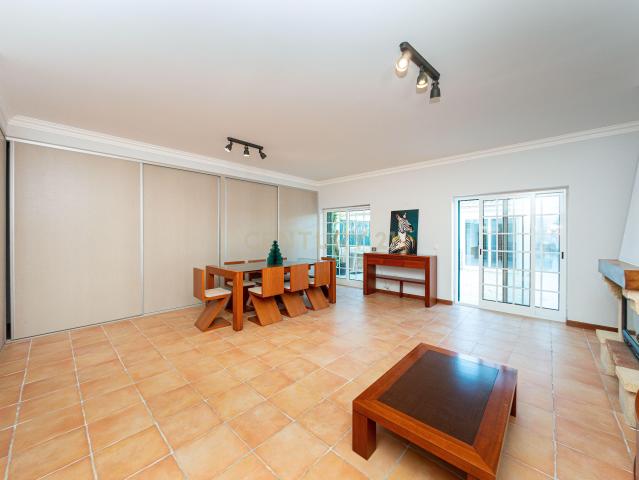 Urbanização Casa Nova Romeirão Moradia T4 geminada
