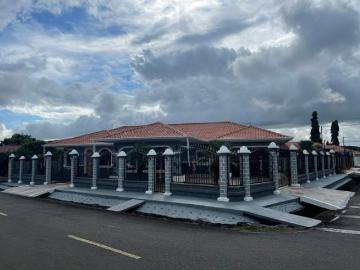 URBANIZACIÓN SAN JOSE DETRÁS DE FRANKLIN JURADO CASA EN ESQUINA A LA VENTA
