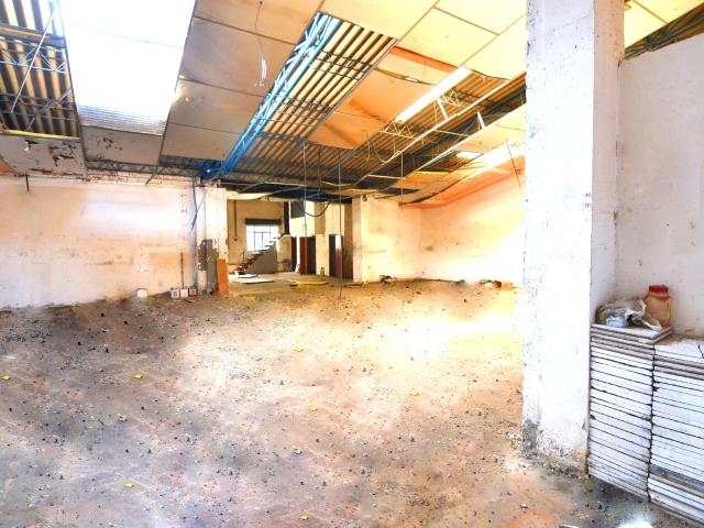 Urbis te ofrece un conjunto de tres naves industriales en venta en Salamanca