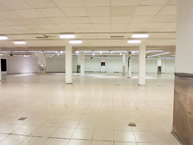 Urbis te ofrece un amplio local comercial en alquiler en la zona de Teso de la Feria, Salamanca