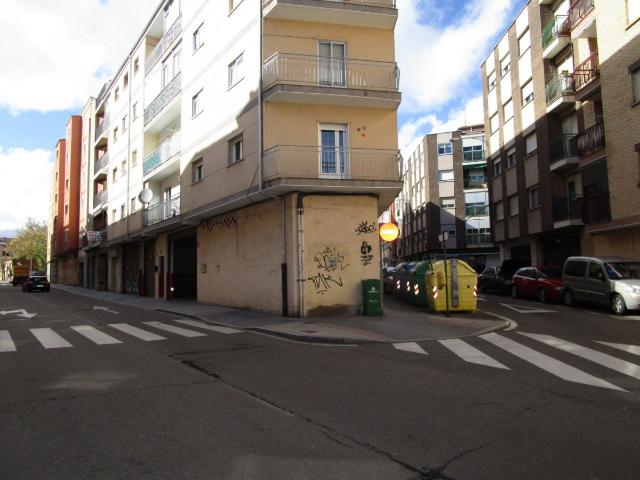 Urbis te ofrece un local en venta en la zona de Vidal, Salamanca