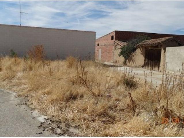 Urbis te ofrece un solar en venta en Pedrosillo de Alba, Salamanca