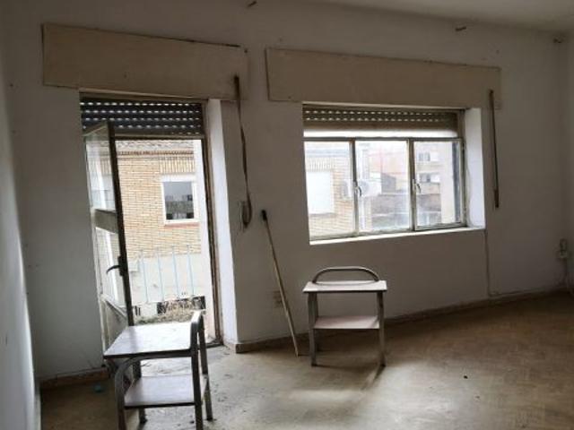 Urbis te ofrece una estupenda casa y local en venta en Vitigudino, Salamanca