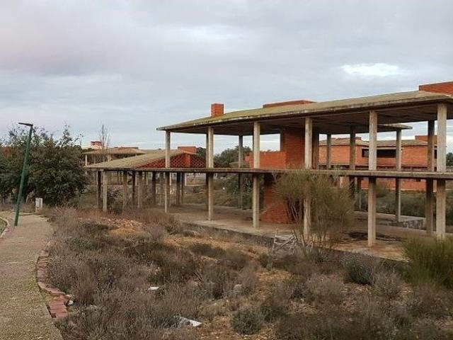 Urbis te ofrece una parcela en venta en Urbanización Oasis Golf, Carrascal de Barregas, Salamanca