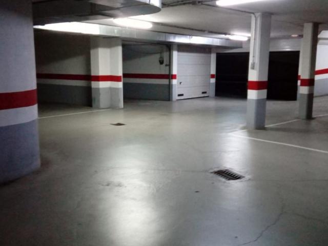 Urbis te ofrece una plaza de garaje en venta en el Centro