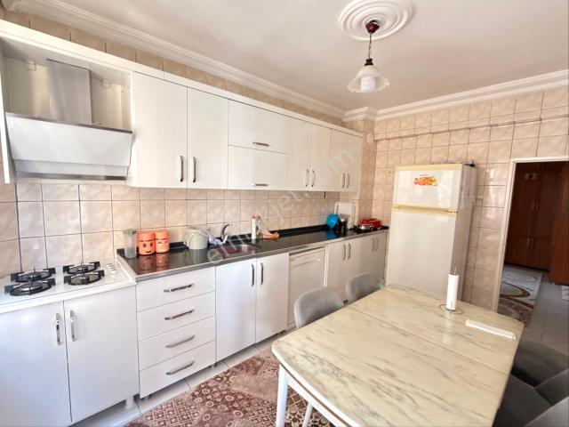 Urfa Yolunda Cadde Üzeri Acil Satılık 3+1 Daire