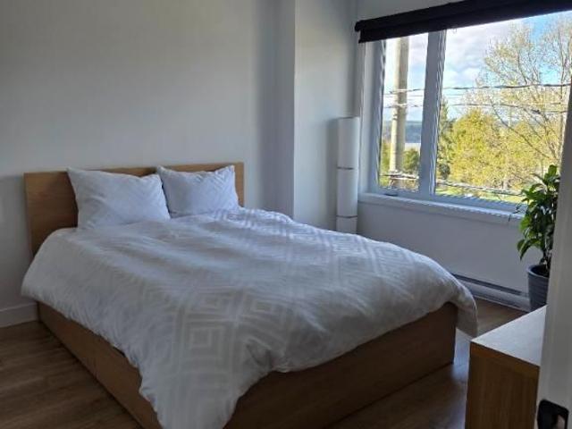 URGENT 4 1/2 style condo neuf stationnement intérieur