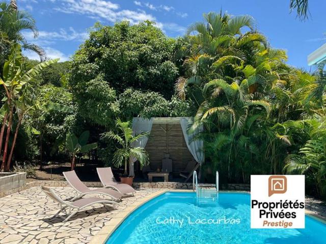 Belle Villa familiale + T3, piscine et jacuzzi Bouillante
