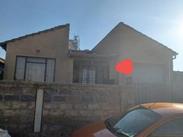 urgent sale,4 bedroom house on the m.