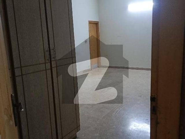 Urgent Sale House Ideal Location In University Road