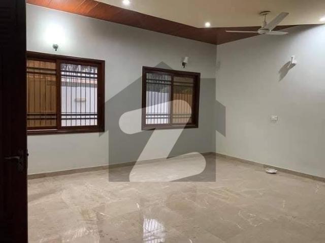 Urgent sale ideal location house ground + 2 two 4bed ddd each floor gulistan e jauhar