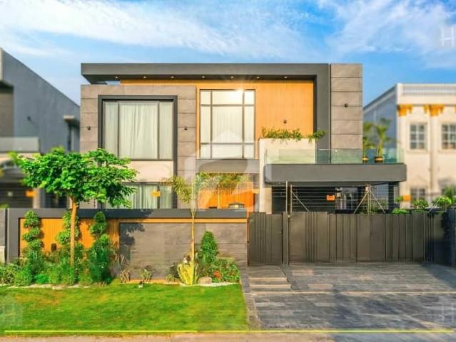 Urgent sale owner very needy most beautiful bungalow with fully furnished designed by mazher munir for sale