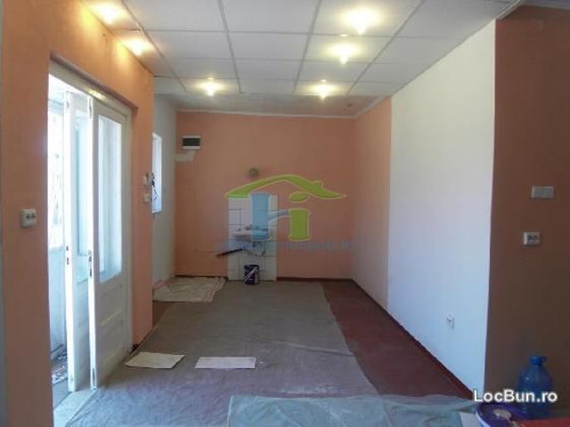 urgent spatiu comercial cu teren intravilan inclus in pret