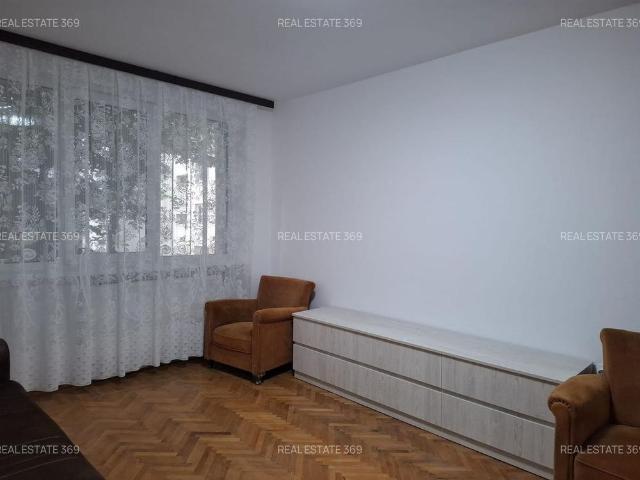 URGENT!, renovat complet, vedere spate, mobilat/utilat modern, liber