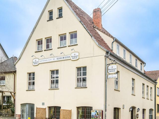 Uriger Dorfgasthof mit Wohnraum in Gambach zu verkaufen